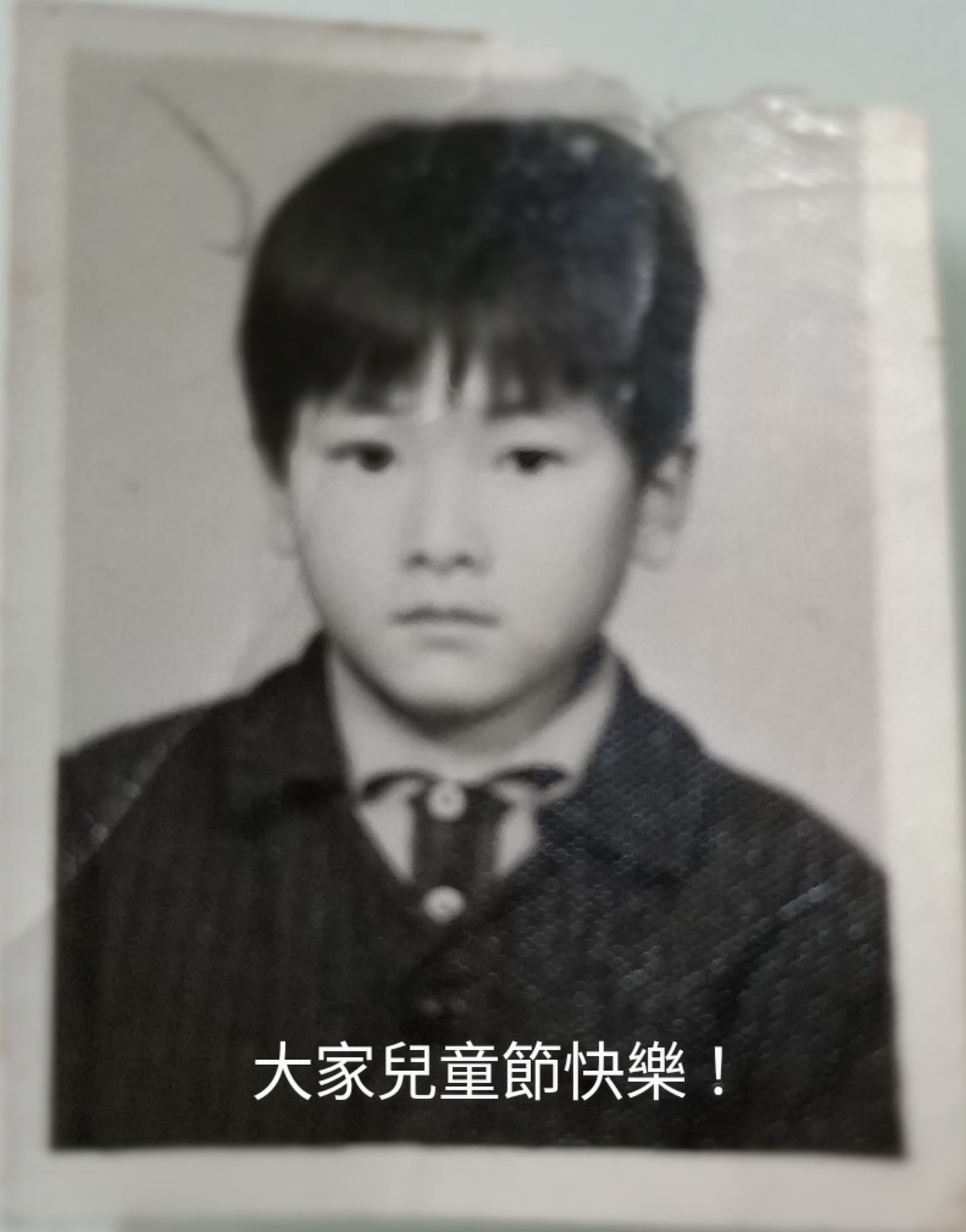 張松枝生於基層家庭,家有七兄弟姊妹