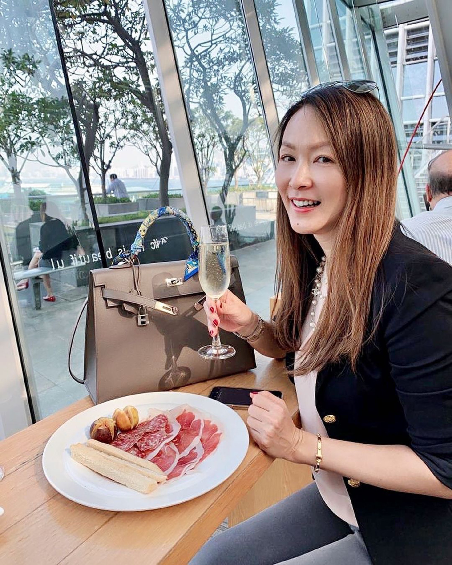 為家庭息影 年近半百無懼素顏出鏡