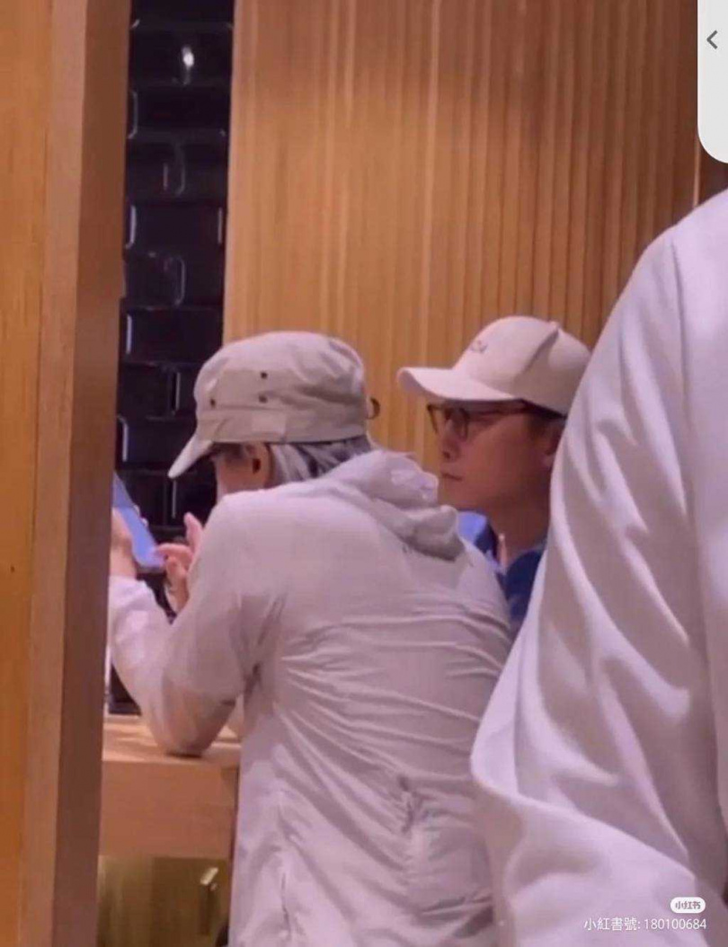星爺日本料理店用餐被野生捕獲
