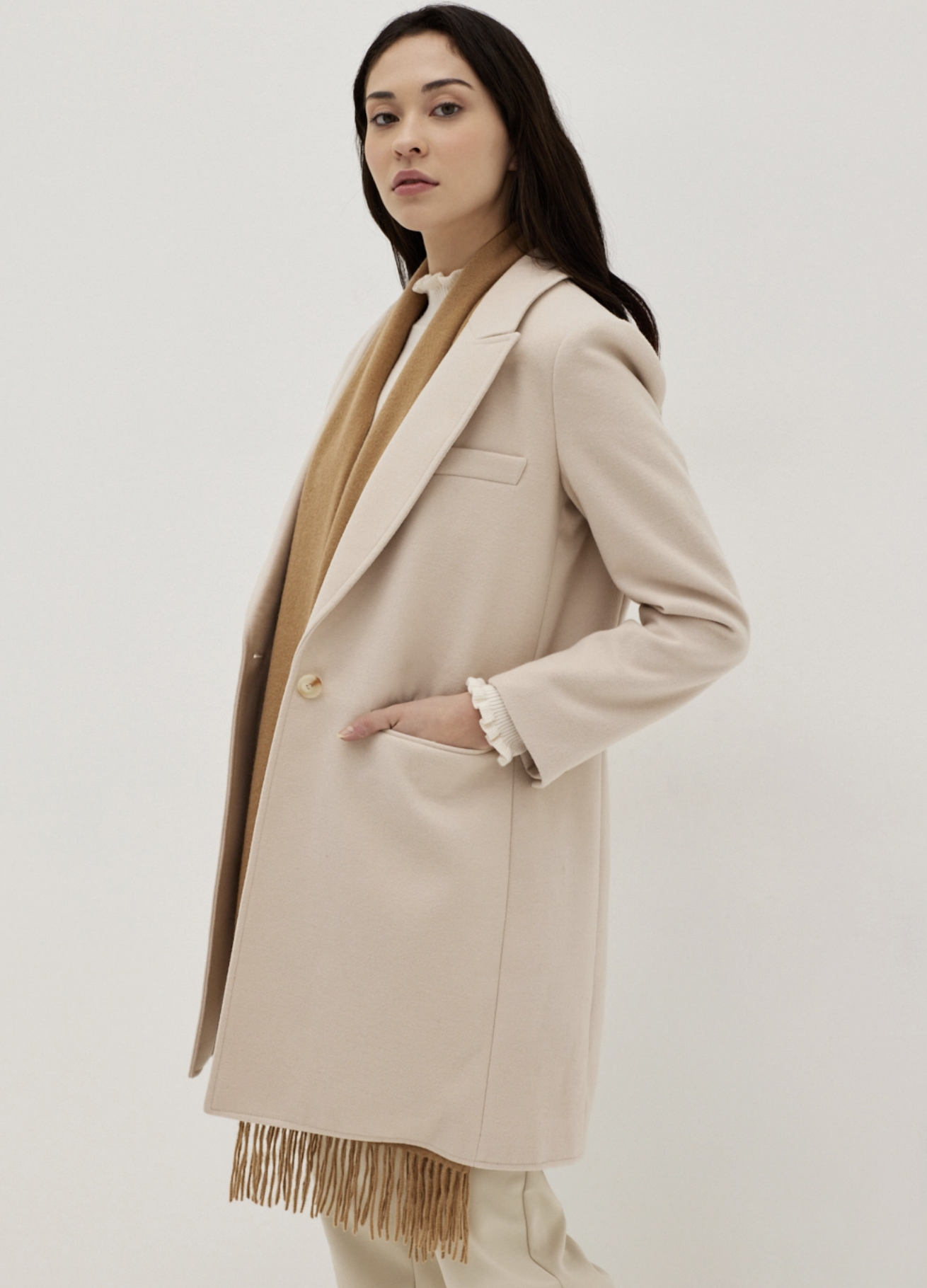 LOVE,BONITO米色外套適合氣質女生