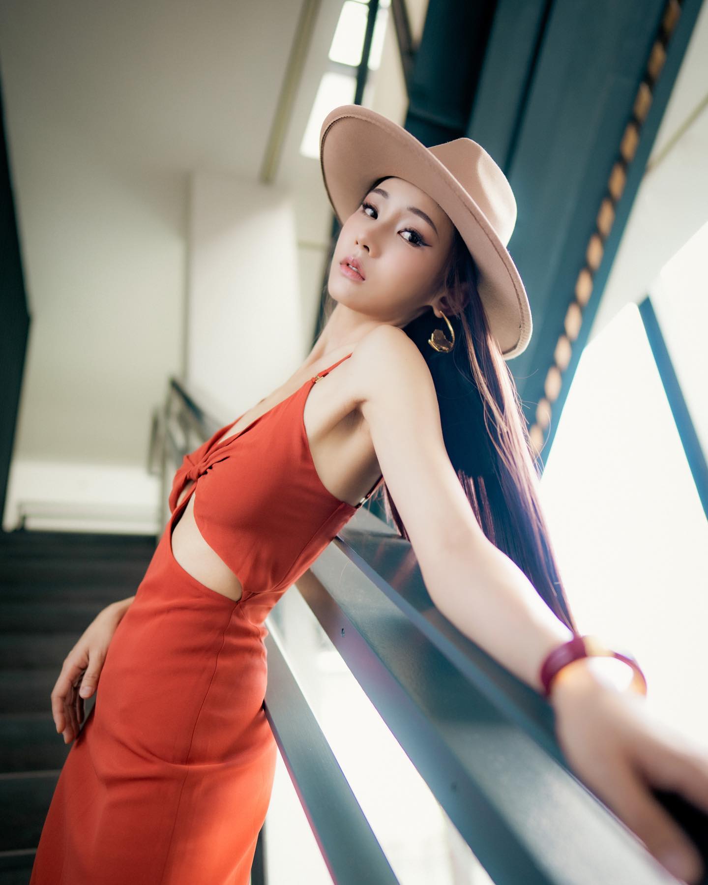 挑戰性感Look撞樣影后張曼玉