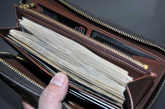 長銀包比短銀包更能清楚看到內部狀況