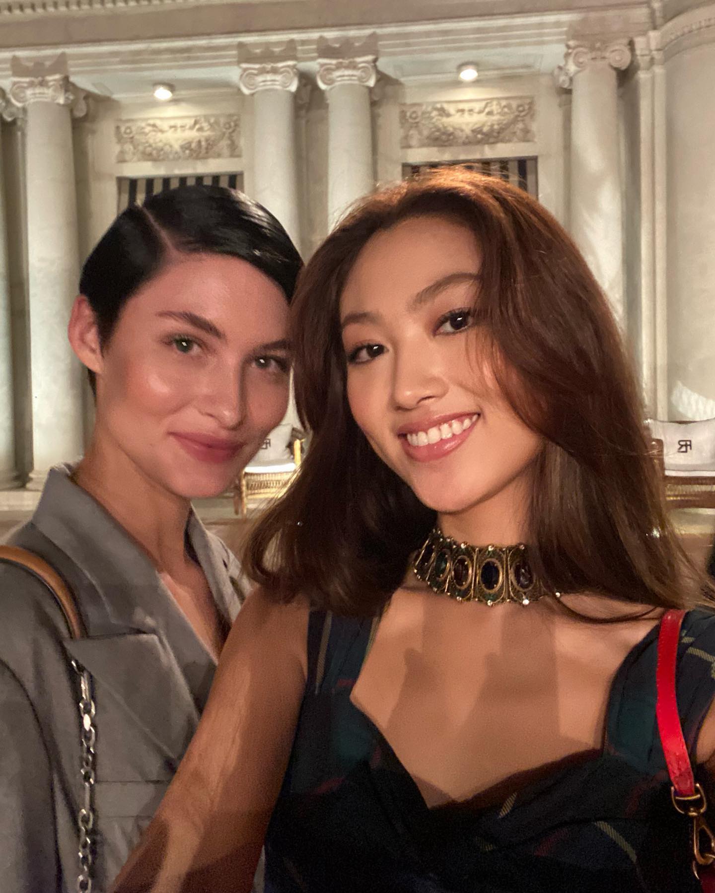 任晴佳同不少荷里活明星合照。