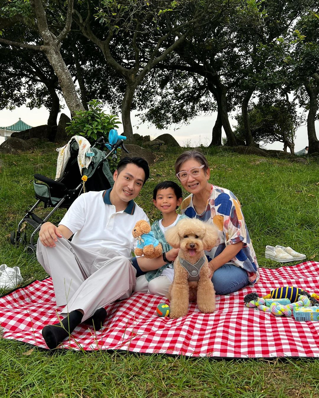 早前鮑起靜（鮑姐）與林景程的母子關係常因小狗「次郎」而掀起變化