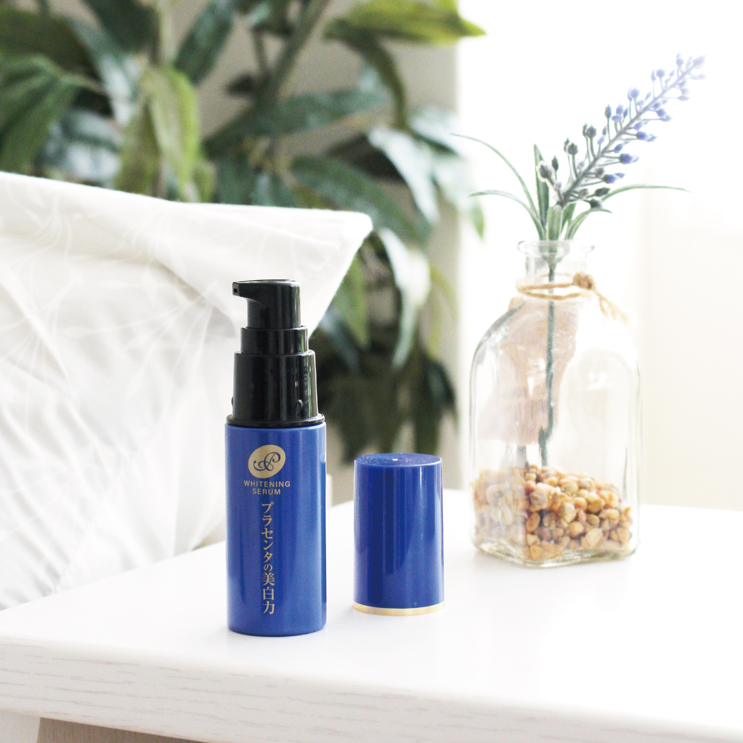 新升級「明色薬用美白抗皺W精華」,美白褪斑功效更快更強,1個月就見效。