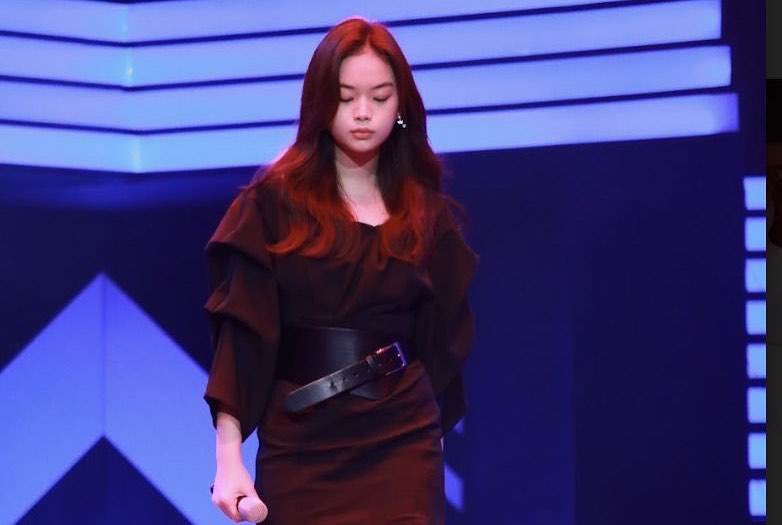 任暟晴在五強對戰時以經典廣東歌《這麼近那麼遠》應戰。