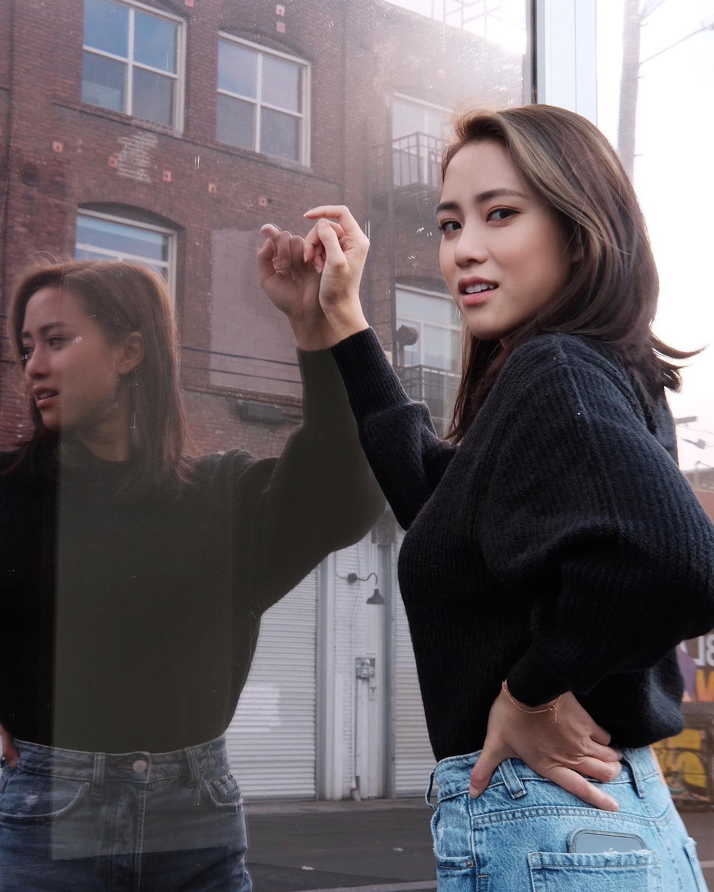 劉穎鏇正在備受TVB力捧之際，卻被傳媒影到與胡㻗疑似車震。