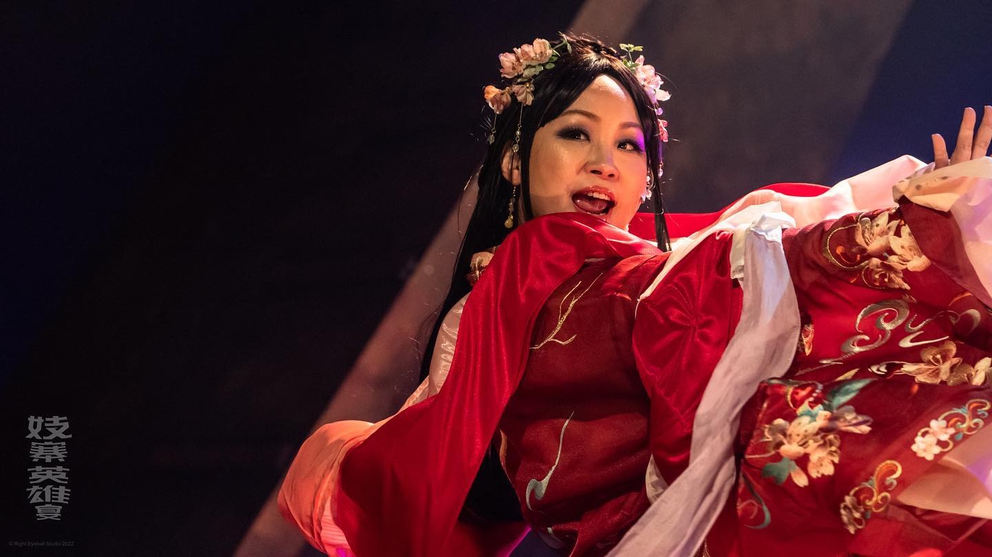 蝦頭在2007年更在香港戲劇協會香港舞台劇獎獲得「最佳女主角(喜/鬧劇)獎」