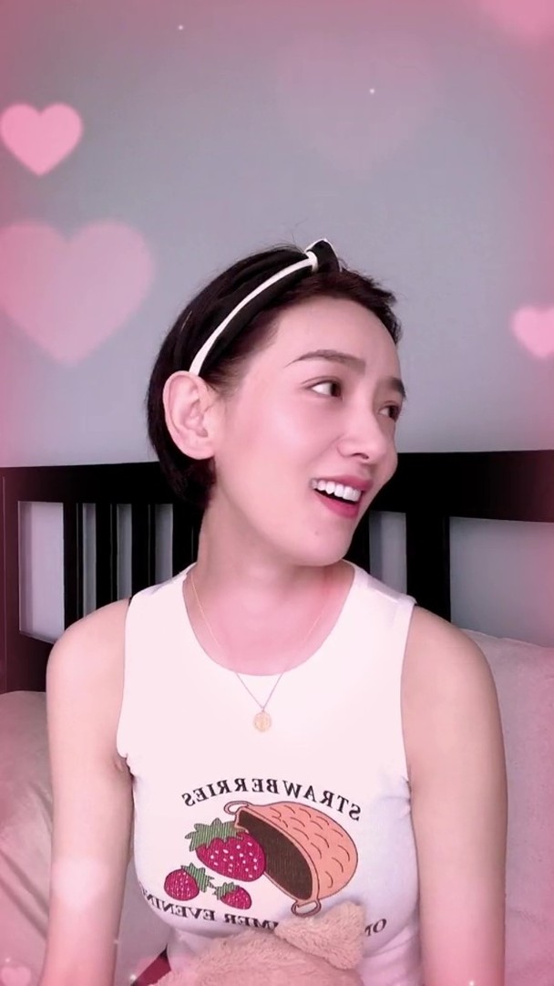 自從李曉峰被影到同劉愷威出街之後,就停更同「霸總」鄰居的愛情故事。