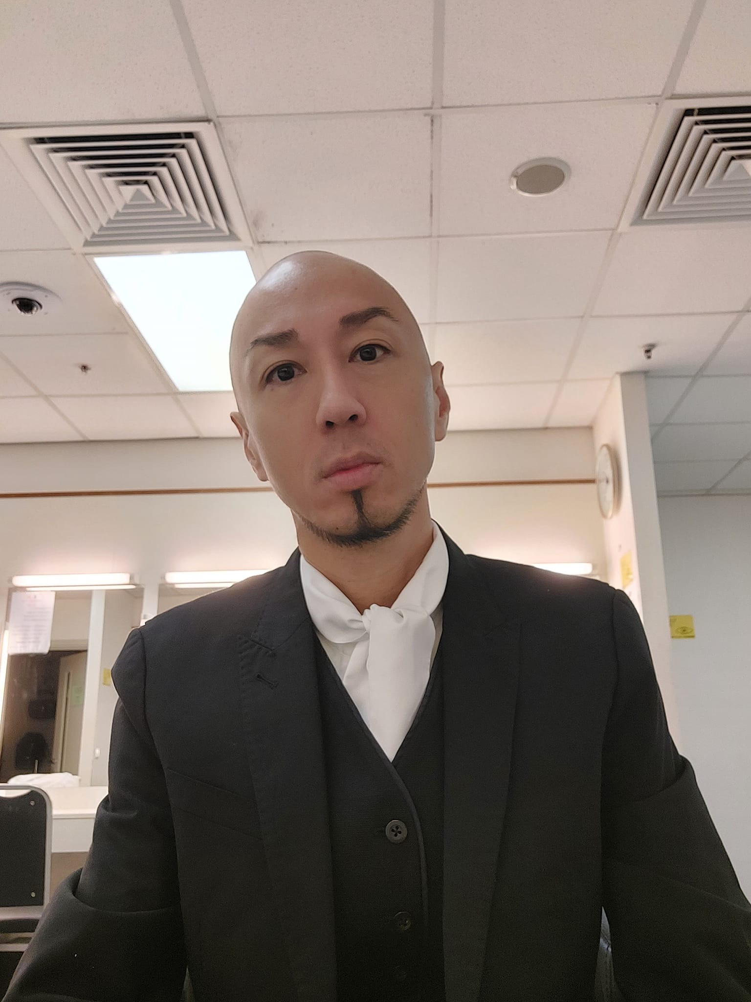 戴耀明多年來未能攀上一線的位置，但一直沒有後悔過入行做演員。