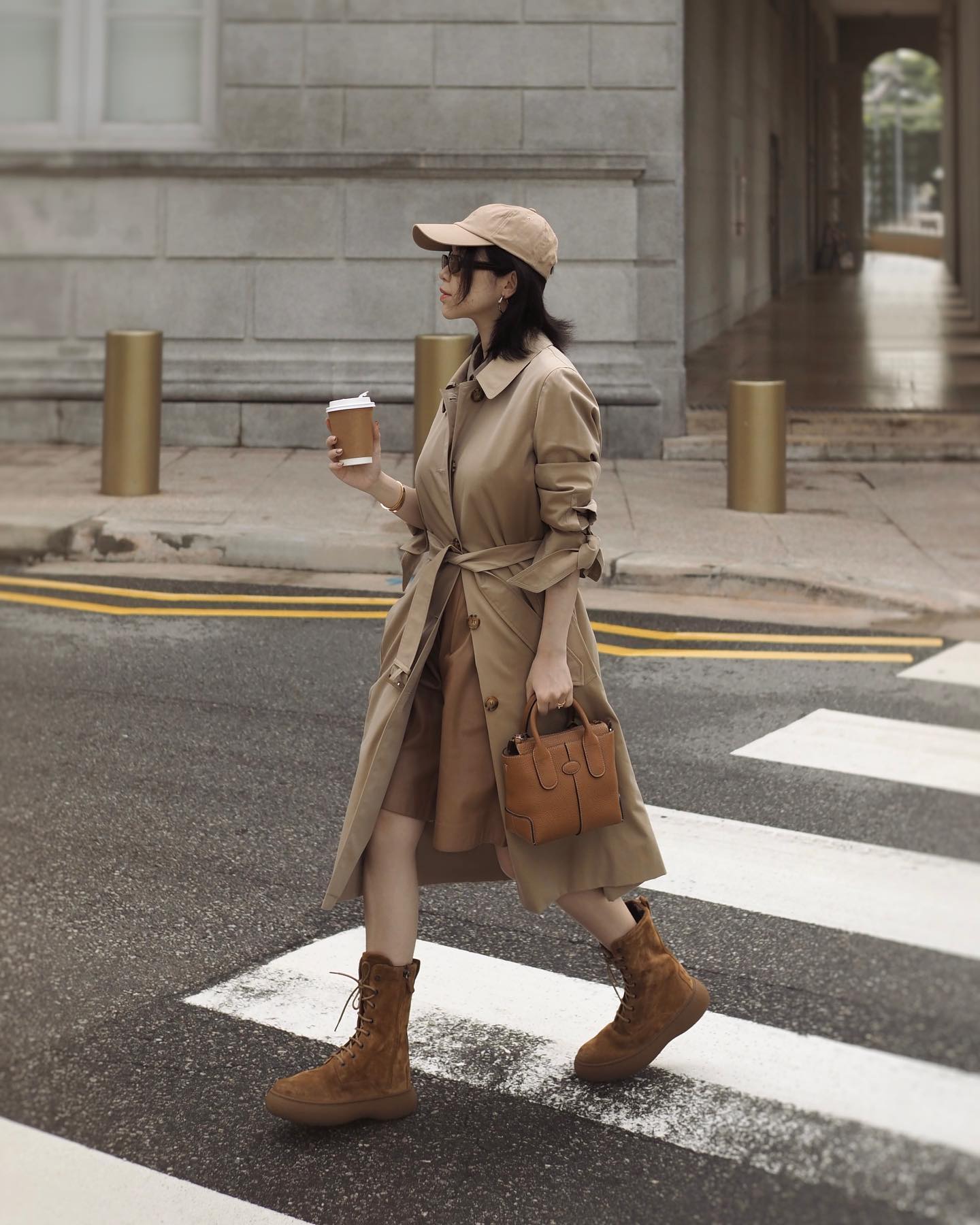 大地色Tone on Tone造型。