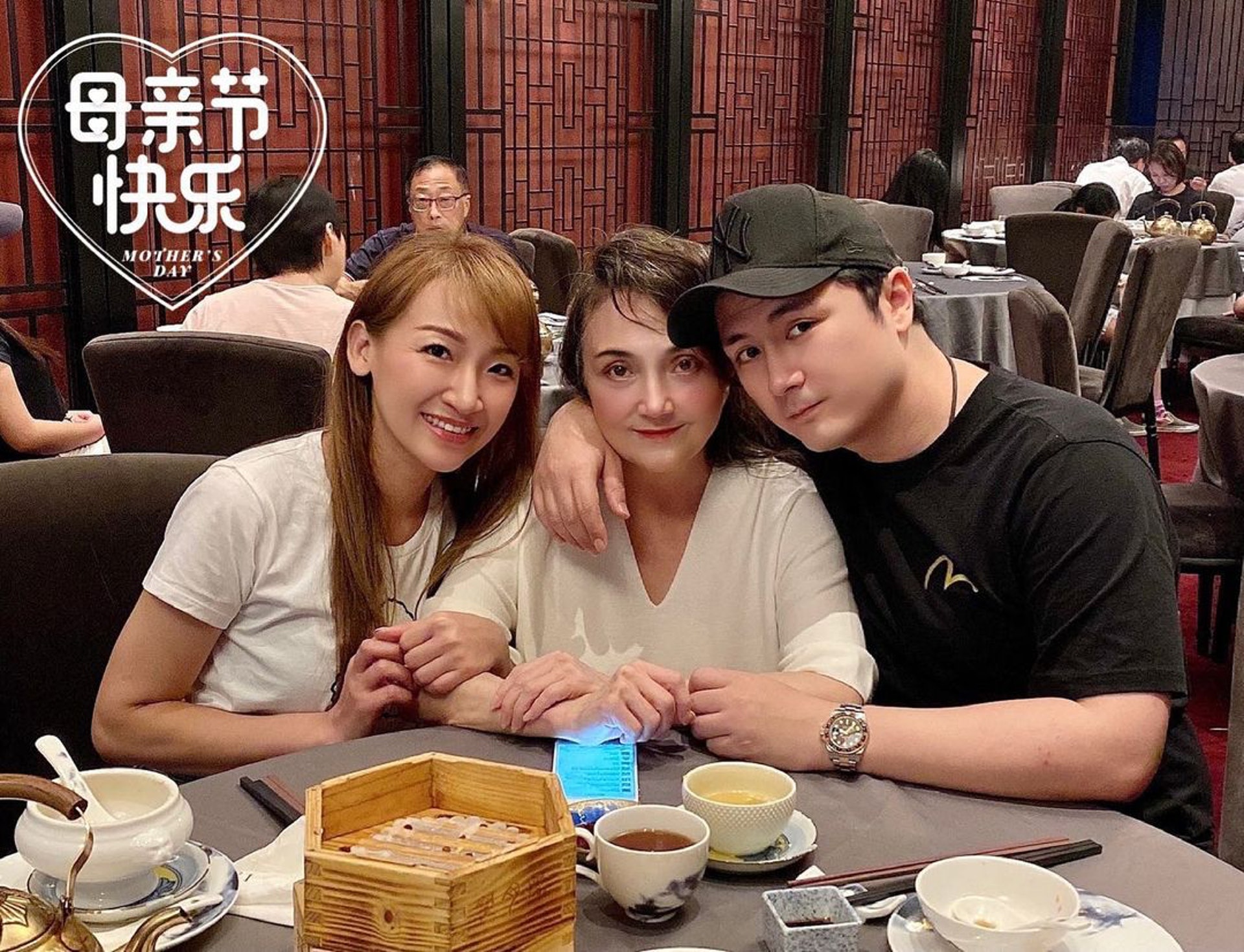  傳施明對新抱不滿導致母子關係決裂