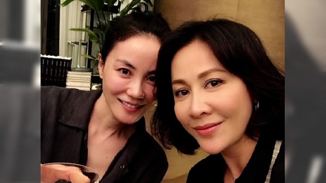 王菲與劉嘉玲合照