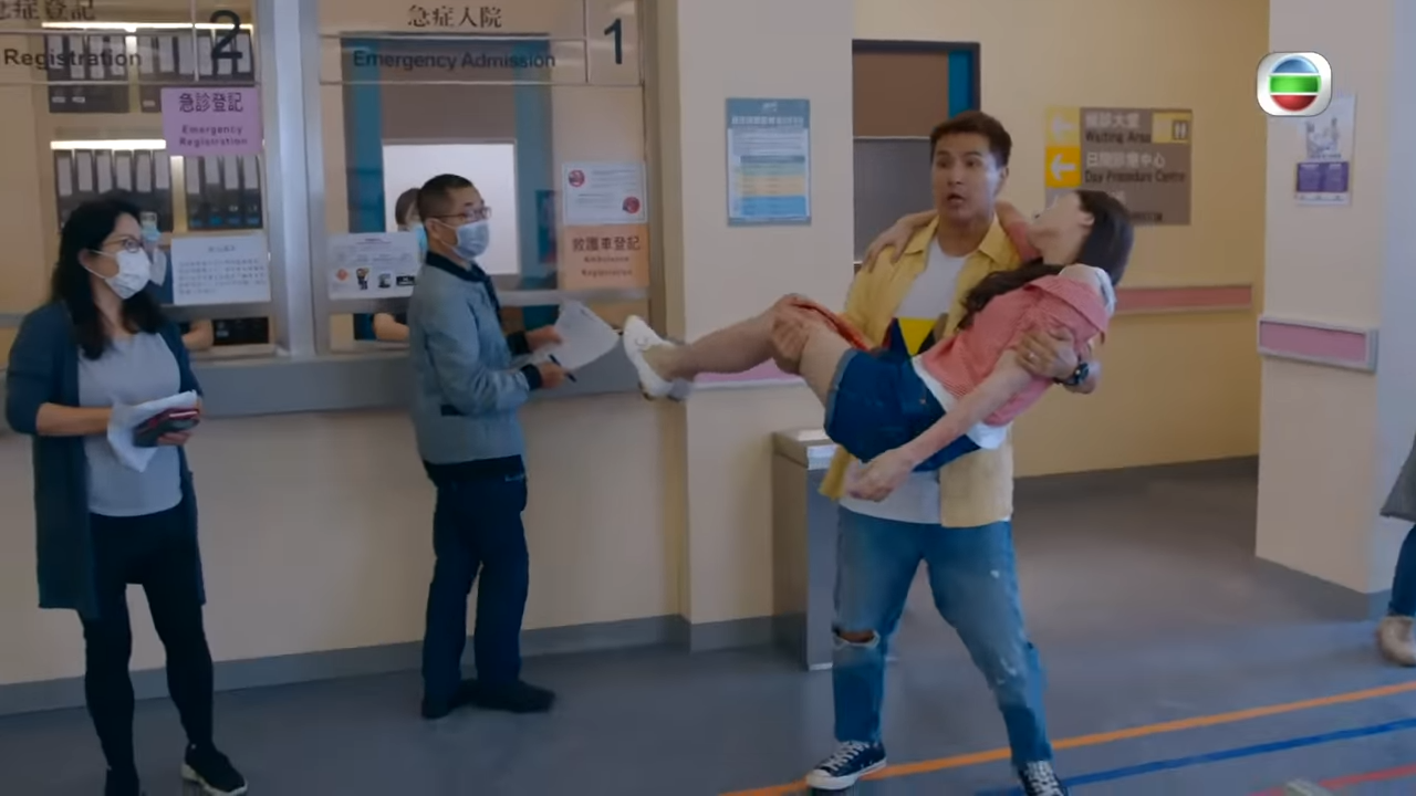 陳展鵬抱著她呼天搶地的到醫院時，連醫生、救護員也直行直過