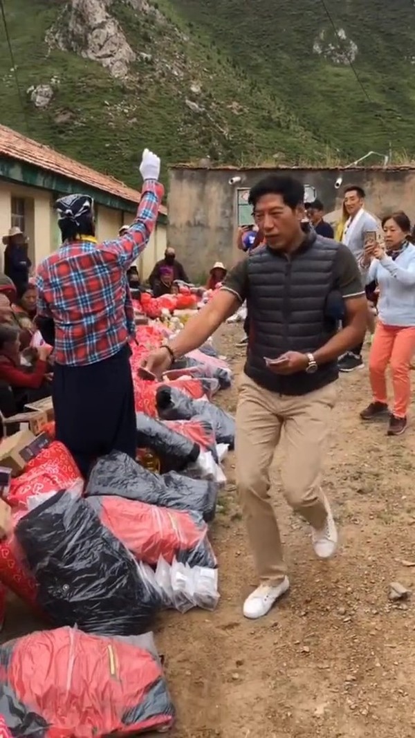 近年張耀揚加入莫少聰發起的「少聰愛心行動」