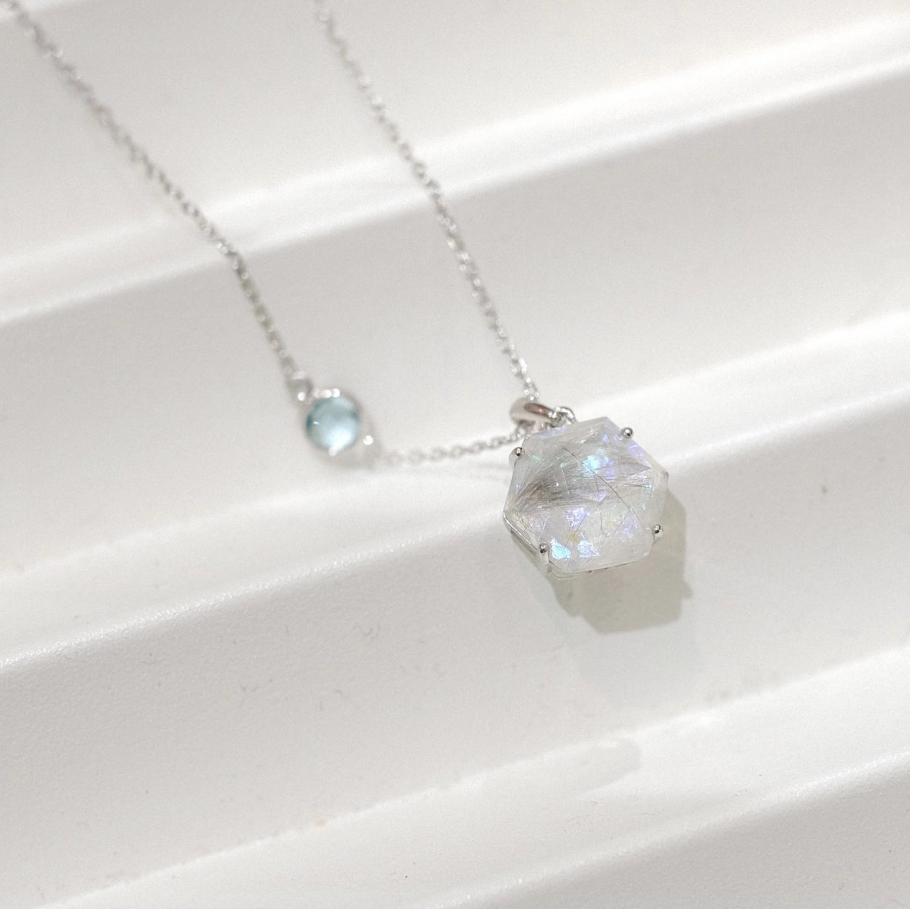 an ordinary project推出了戒指、耳環、袖口鈕、頸鏈或手鍊的選擇。