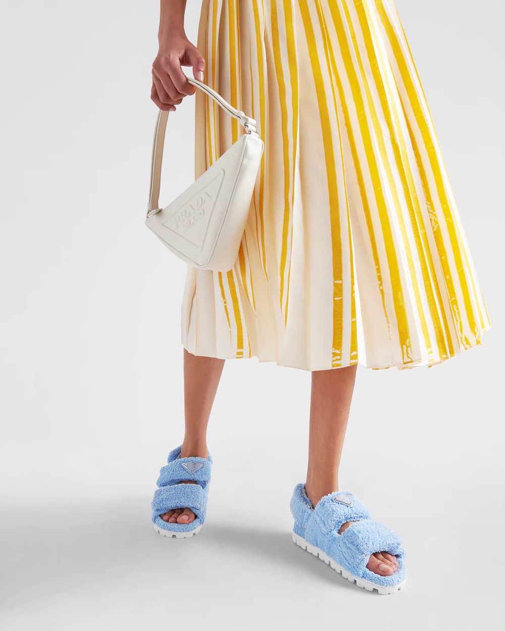 今天為大家分享5個2022秋冬新款的涼鞋