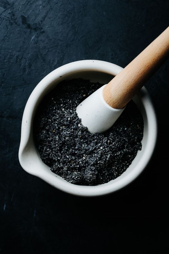 要進補的話就要多食「黑色食身」,如黑豆、黑木耳、黑芝麻等