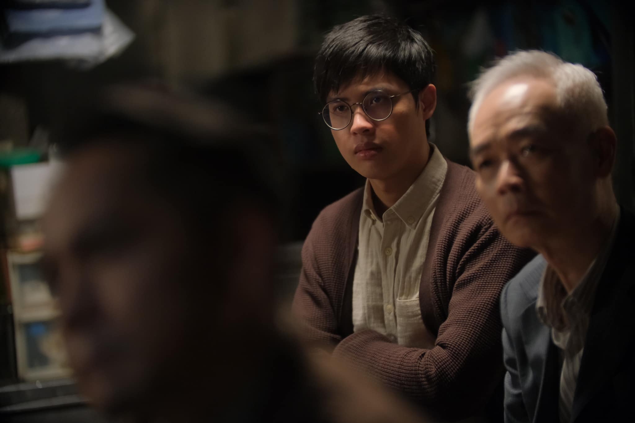 《正義迴廊》中黃華和飾演的何富是一位守舊怕事的人