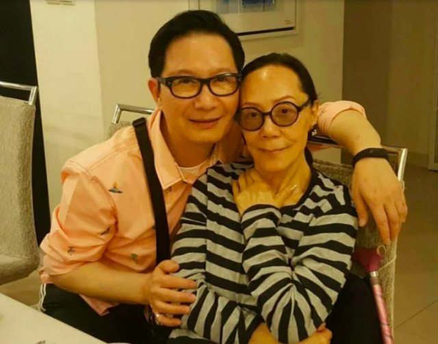 嘉玲最後嫁給泰國華僑姚武麟。