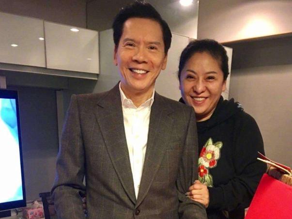 向華強與向太結婚多年恩愛，