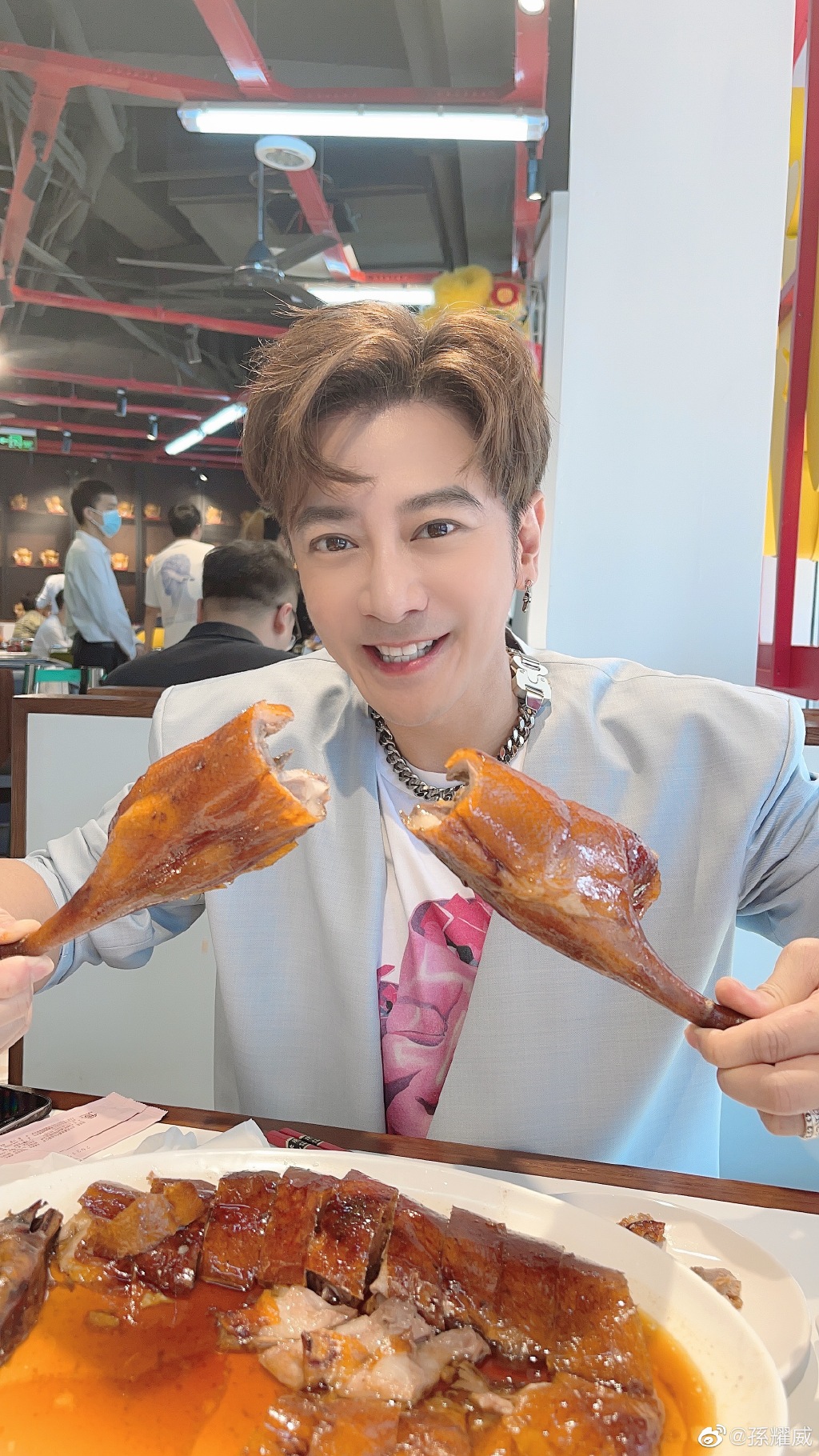 孫耀威轉戰內地後,有傳月收入過千萬。