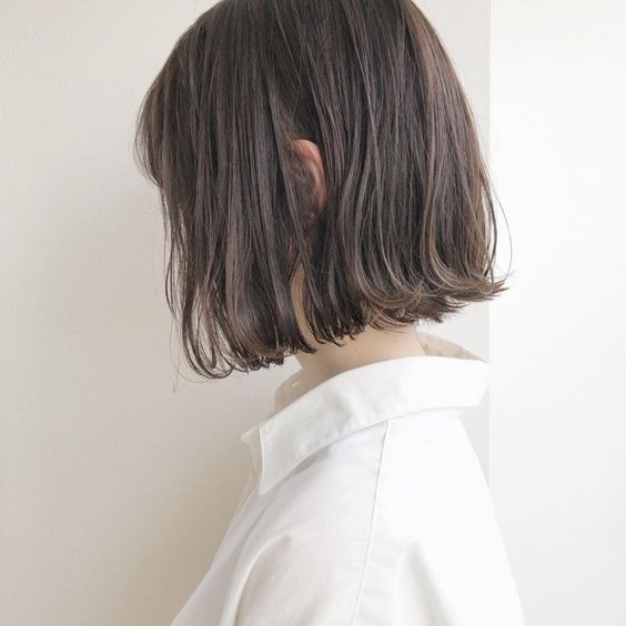 髮尾往外翹的髮型比較偏日系