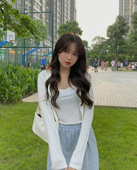 不論你是八字瀏海、空氣瀏海，還是中分造型都非常百搭。