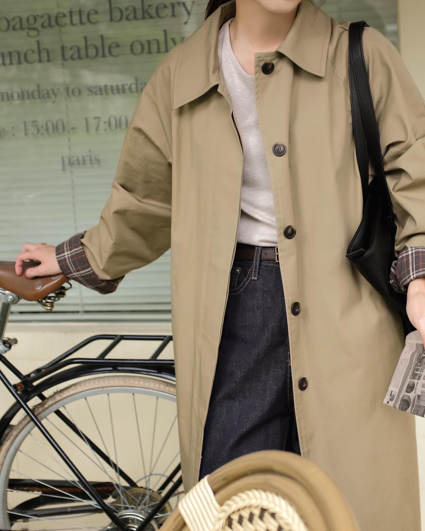 乾濕褸搭配白Tee、牛仔褲最為簡單又不易出錯的經典配搭。