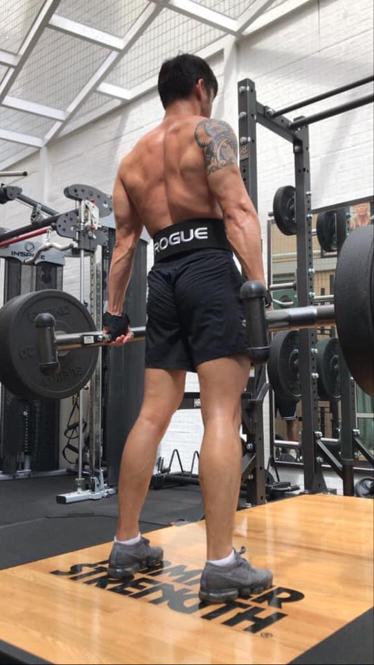 沈震軒 將屋企後花園打造成健身室。