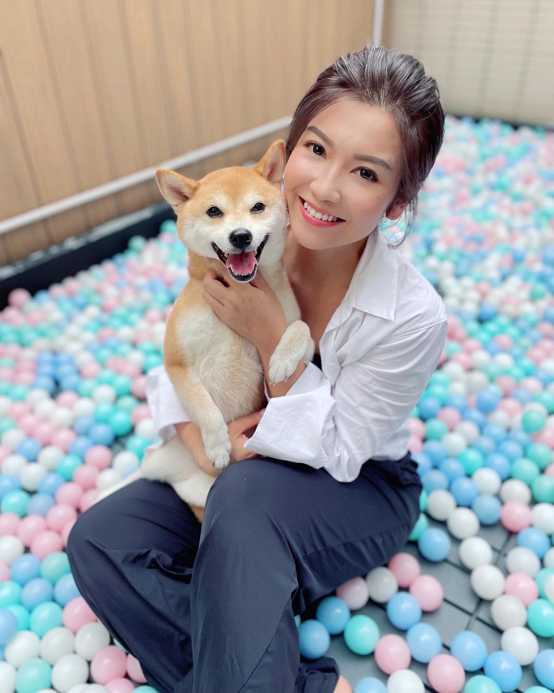 練美娟面對租金加上本身養狗的大開支,她當時只能靠積蓄以及家人的支持捱過