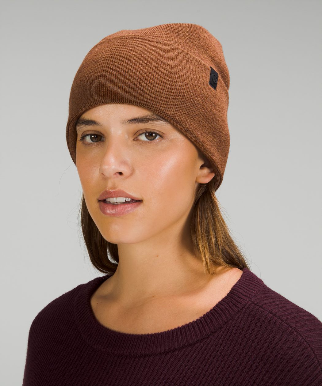 羊毛混紡面料由美麗諾羊毛製成,質感柔軟,並具有天然的體溫調節功能。