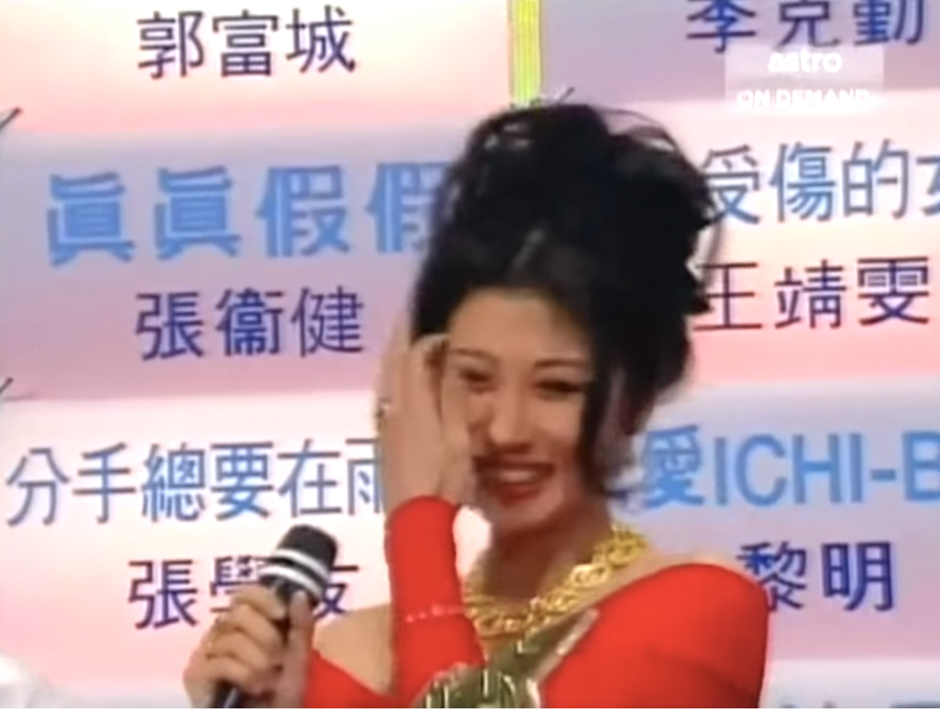 葉蒨文在1992年勁歌金曲頒獎典禮上更公開向林子祥「示愛」