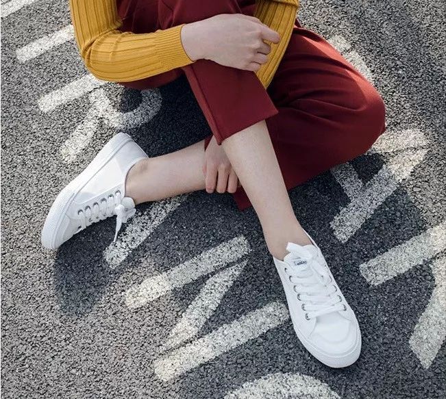 白波鞋易襯又百搭,是不少女生衣櫥裡必備的單品。