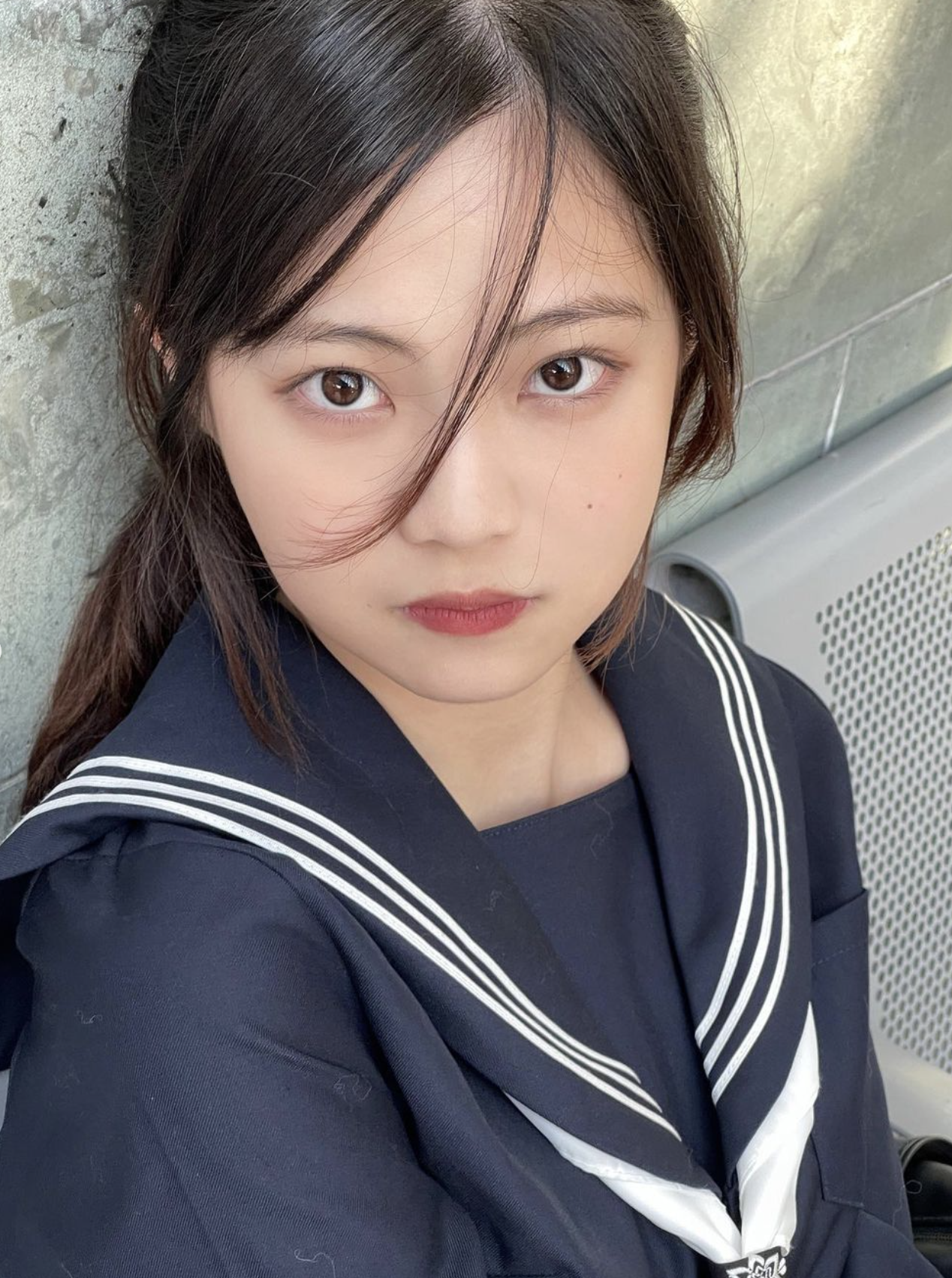 入行初期,區明妙因為清純的外貌被網民封為「港版周子瑜」。