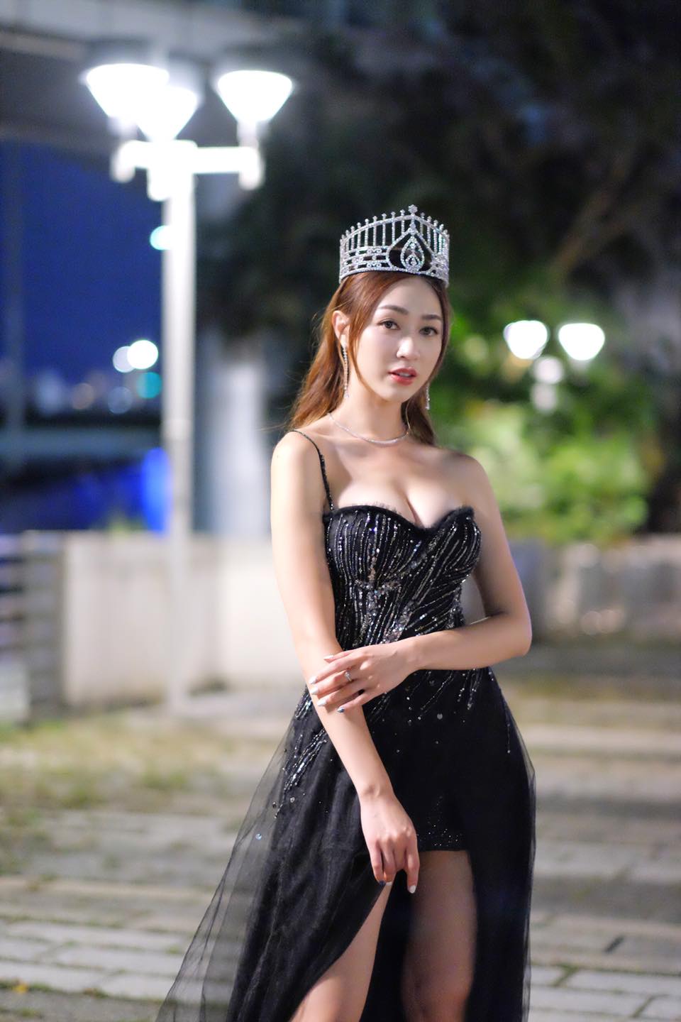 黃嘉雯參選港姐奪冠,被封為「嫩版郭可盈」。