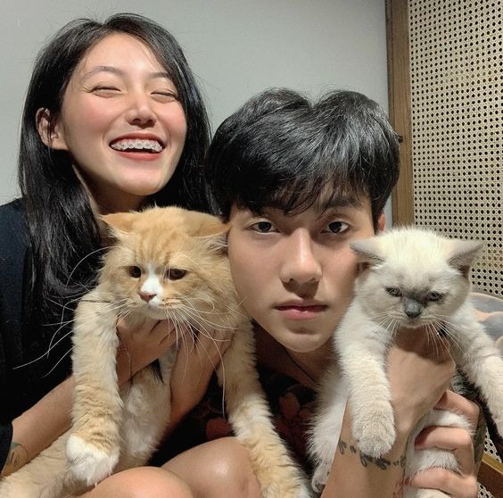 一個輕輕的觸碰可能會令他心跳加速產生心動感覺