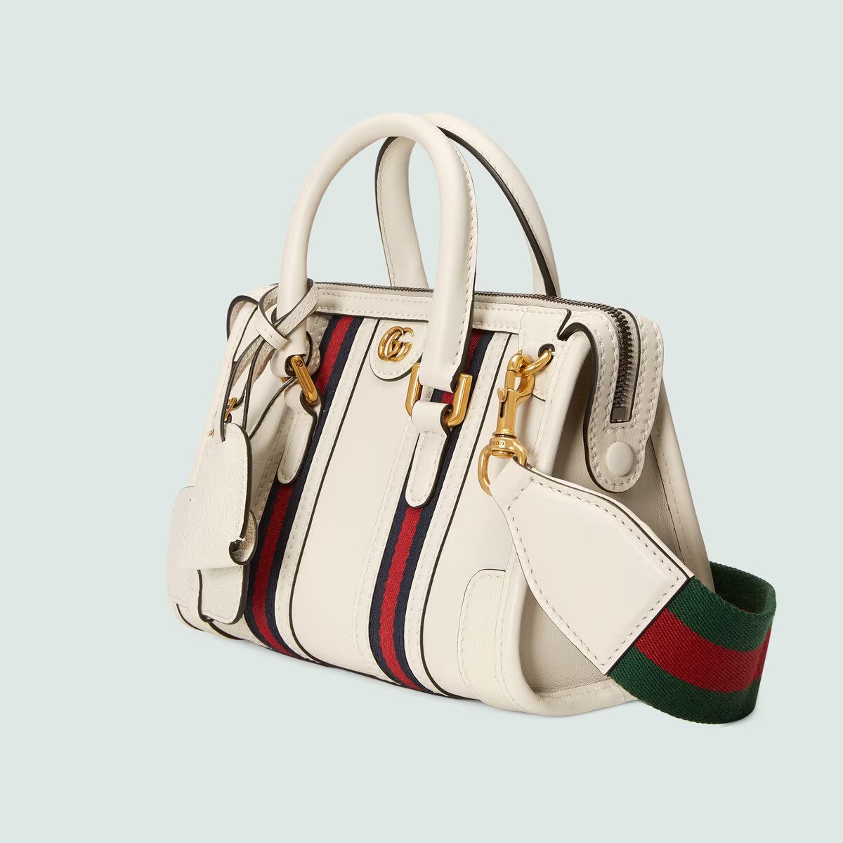 全新的水桶袋風格。