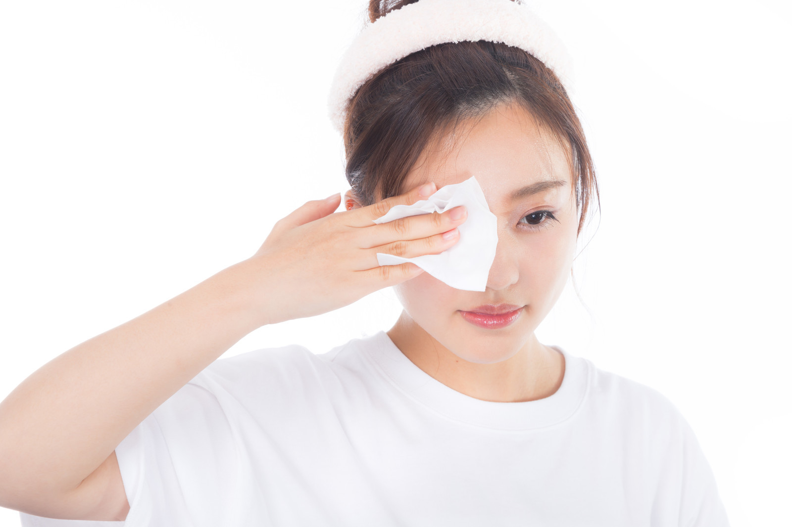 椰子油可以卸除眼唇彩妝。