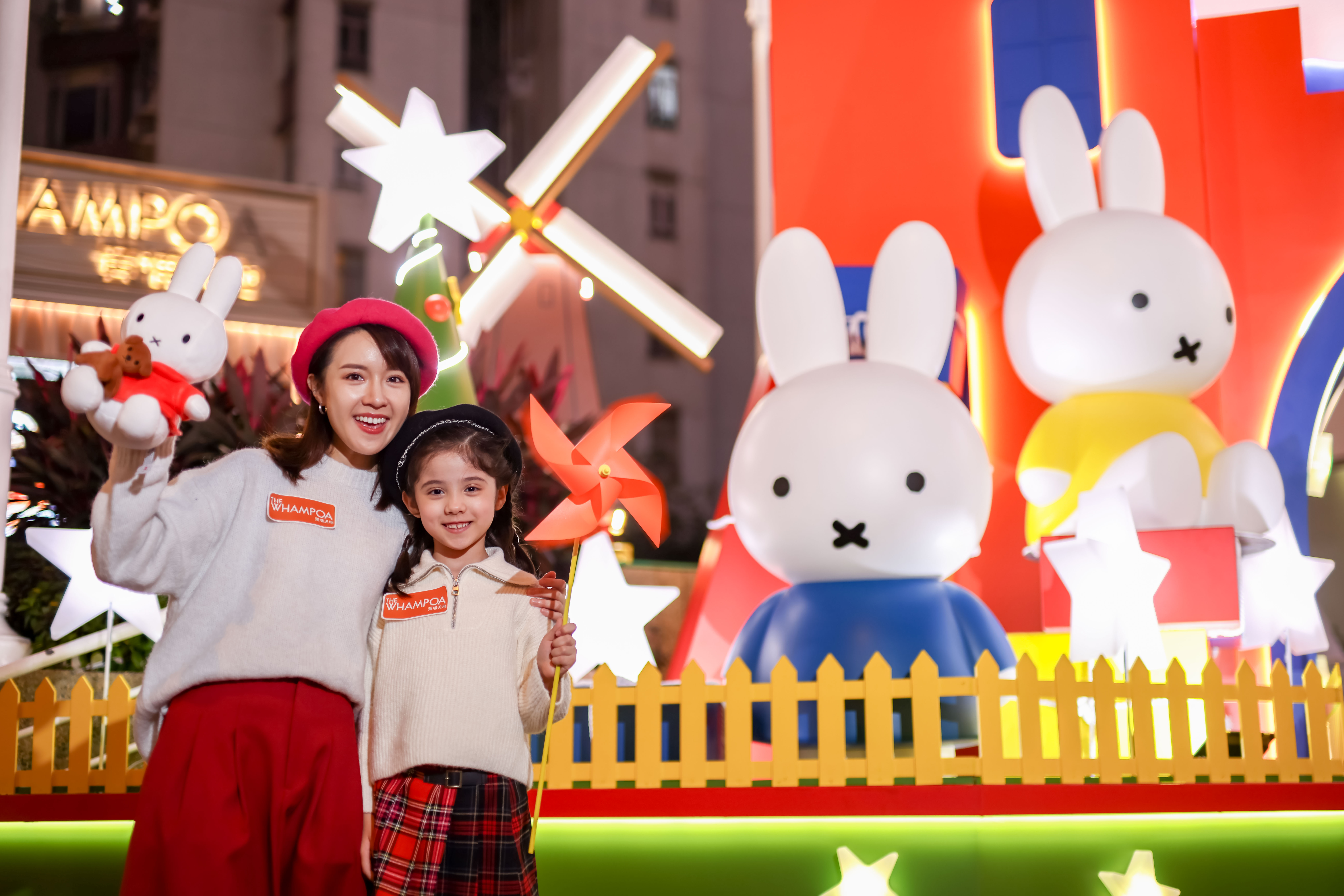 配搭上不同的冬日繽紛燈飾為黃埔號及聚寶坊增添聖誕夢幻氣息