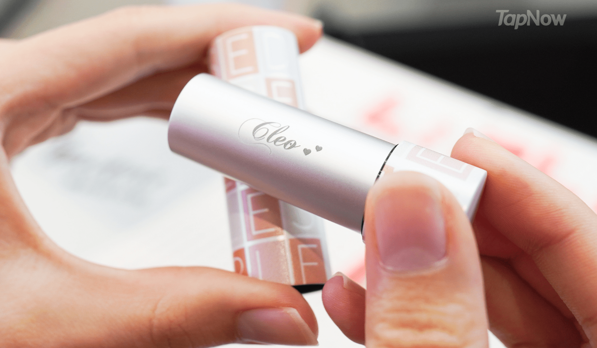 可以在唇管免費刻上自己的名字!