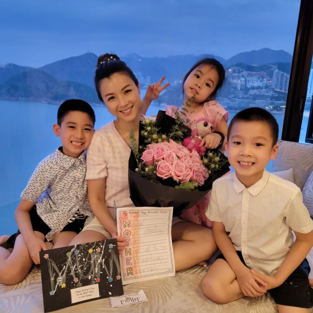 4年抱3向陳茵媺睇齊