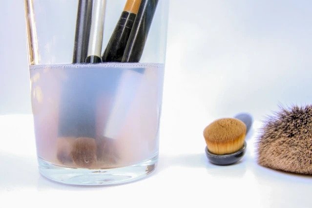 每日清洗化妝掃。