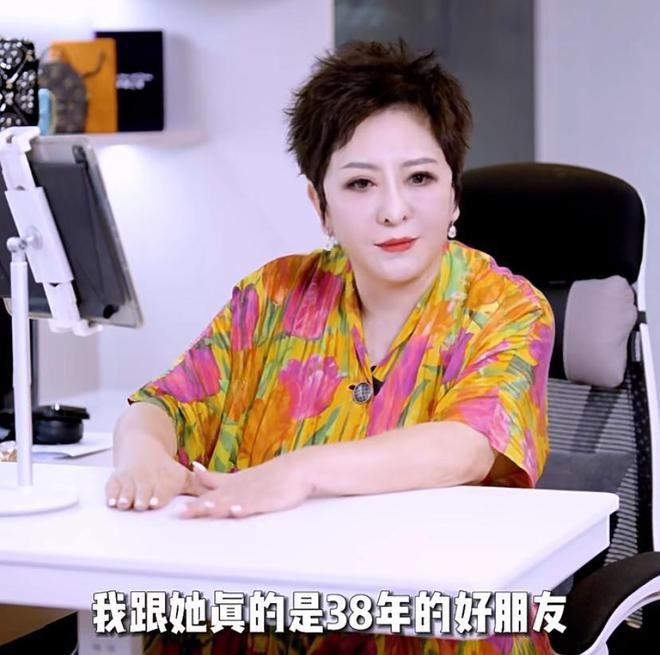 向太開Live澄清沒有拿咖啡潑過關之琳。