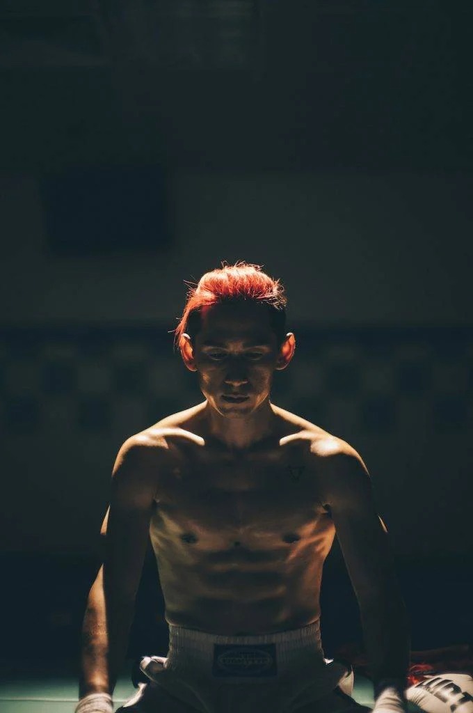 還要好好操練身形、鍛鍊肌肉，為半裸造型準備。