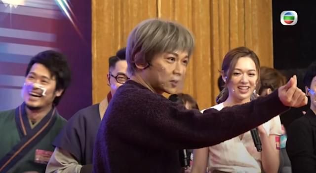 鄧智堅惡搞姜濤引爭議。