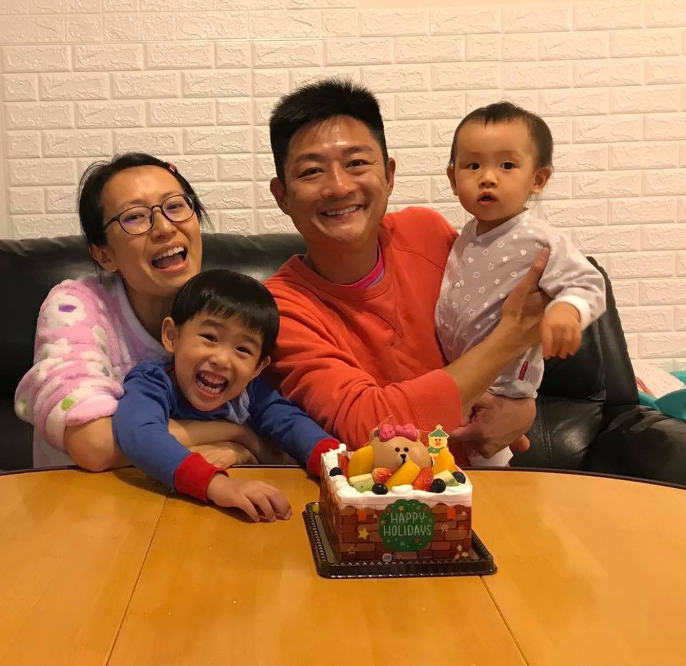 他們更在2016年升級為父母,現在二人育有兩兒,可謂家庭美滿。