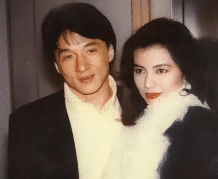 曾傳出成龍當年想追求鍾楚紅。