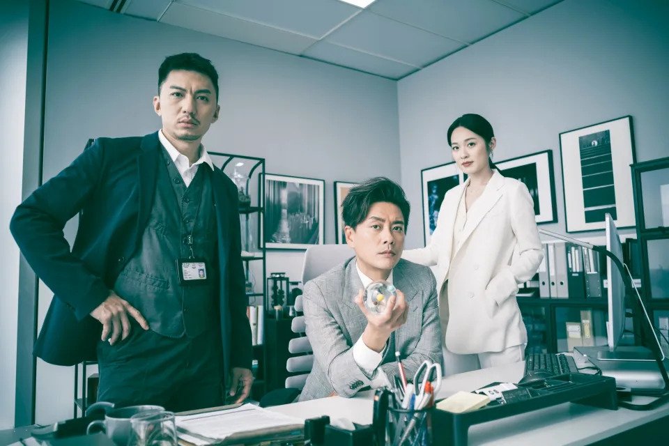 被洪永城指「面癱視帝」一事,袁偉豪解釋指《法證先鋒V》所飾演的角色沒什麼表情。