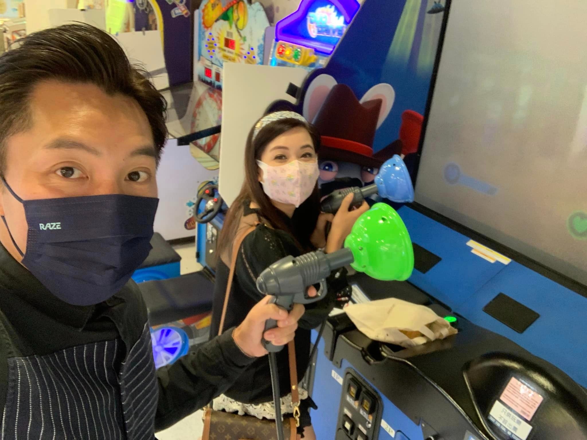 又行街拍拖，更去玩了遊戲機、夾公仔。